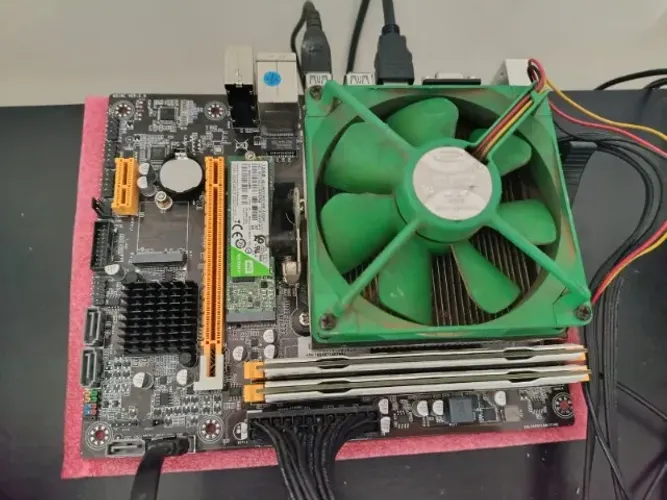 Kit Ryzen 5 5600G Radeon Vega 7 Placa mãe B450 DDR4 8gb SSD Nvme 120gb USB 2.0 TPM 2.0
