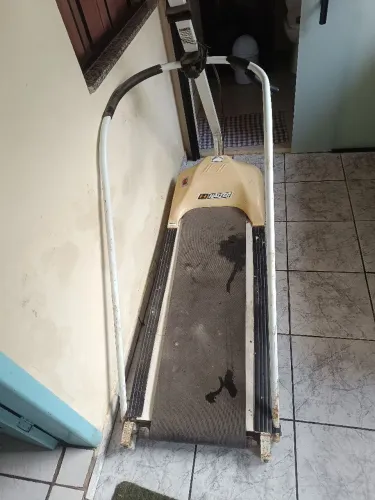 Esteira Halter funcionando normalmente, precisa de limpeza e lubrificação