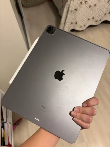 iPad Pro de 6ª geração (com chip M2), lançado no final de 2022, 12.9 polegadas