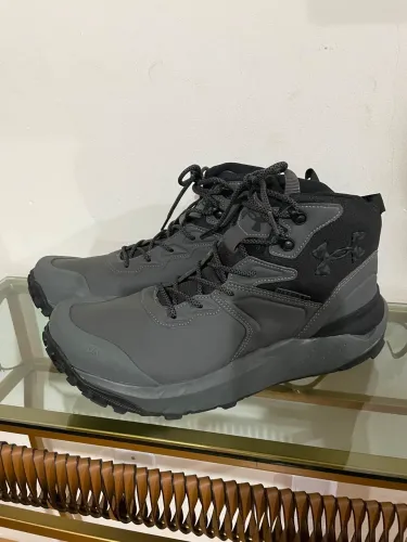 Tênis Under Armour Defense Mid