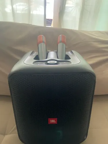 Caixa JBL partybox + 2 microfones