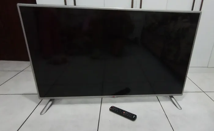 Smart TV LG 47" - com defeito!