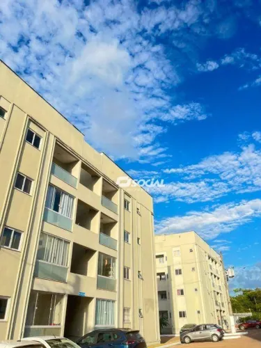 Apartamento climatizado e com armários planejados na cozinha, disponível para locação no C