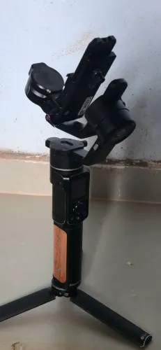 ESTABILIZADOR FEYUTECH AK2000C