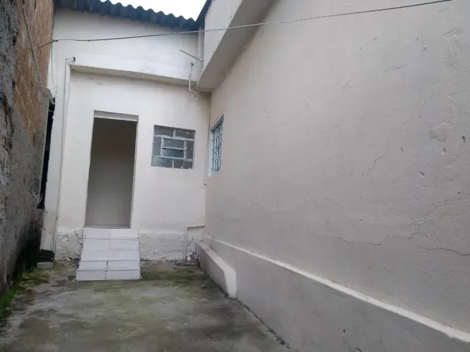 Oportunidade barração com 1 quarto para locação no bairro Camargos.