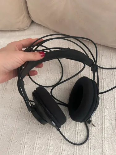 Fone com fio AKG  modelo K52