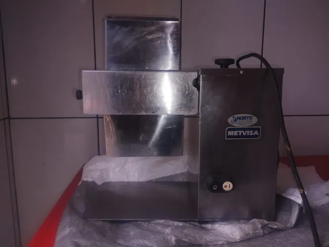 PREPARADOR E AMACIADOR DE CARNES