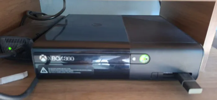 Xbox 360 Super Slim 