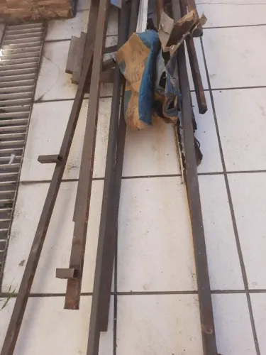 Doa-se metais resto de Obras