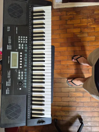 PTeclado Musical Revas KB-330 - 61 Teclas, 390 Timbres e Ritmos