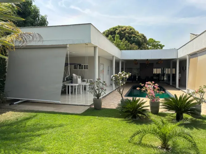 CASA EM ARUANÃ-GO / 04 SUÍTES - Lote: 600m2