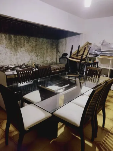 Vendo mesa de madeira maciça