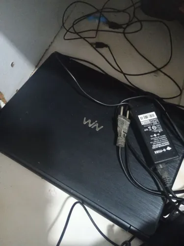 Notebook CCE Win com teclado e mouse de brinde.