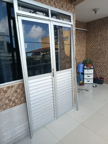 Porta Dupla De Alumínio c/ Vidro (C/ Película De Privacidade) E Veneziana
