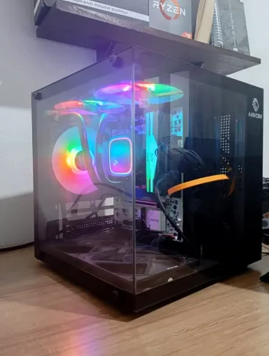 KIT PC GAMER RYZEN 7 5700G 16 GB 3200MHZ 240 SSD NVME + MONITOR IPS 15 POLEGADAS