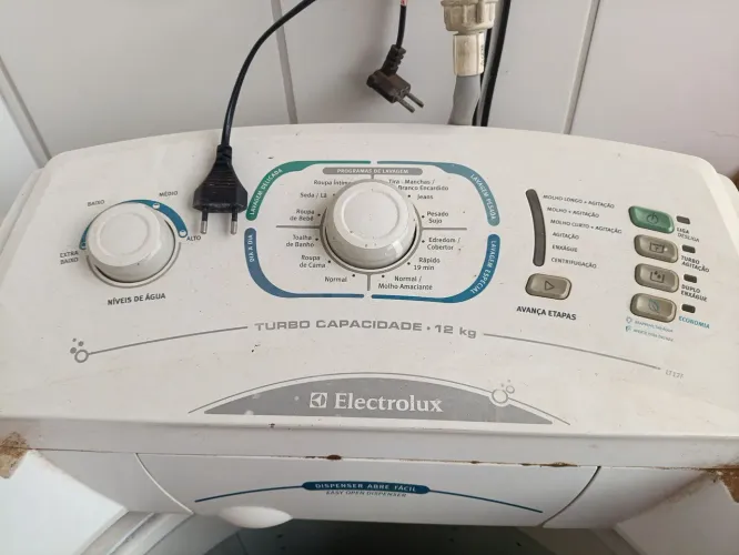 Vendo máquina lavar roupa funcionando só falta tampa