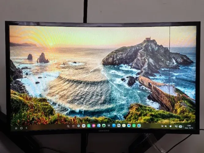 Monitor Samsung 27" curvo FHD LC27F390 - apresenta 1 deadline vertical