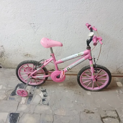 Bicicleta infantil, usada porém bem conservada