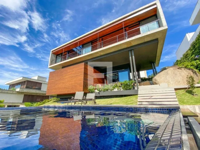 Casa em Condominio em Cacupé - Florianópolis