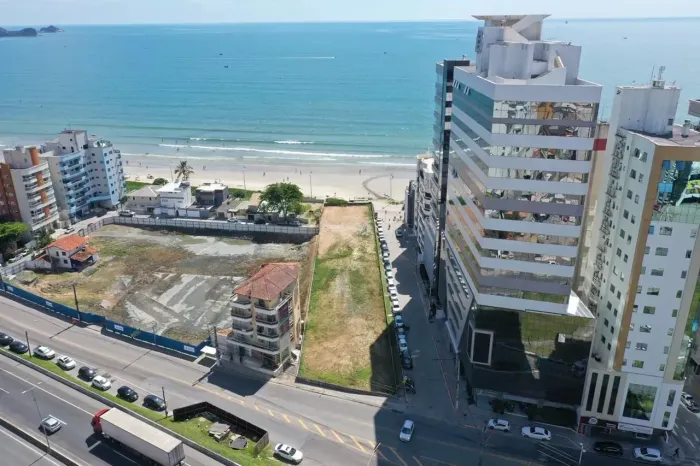 Terreno à venda - Exclusivo frente mar em Meia Praia - Itapema - SC