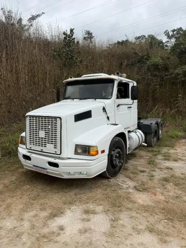 Caminhao Volvo NL 12 trucado BATIDO