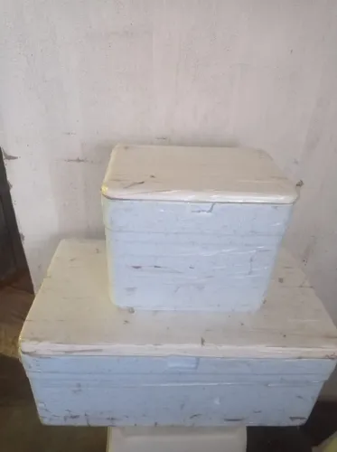 Vendo isopor de 8 litros ,  22 litros 