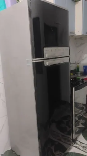 Geladeira ela está gelando apenas a parte de cima