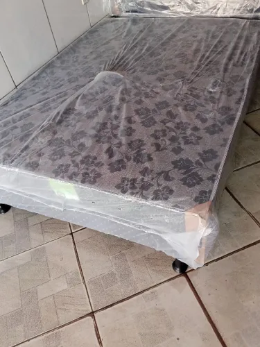 Vendo cama box casal com 5cm de espuma 7 pés nova direto da fábrica
