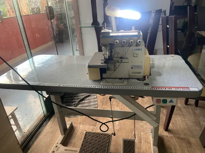 Máquina overloque/interloque Juki MO-3600