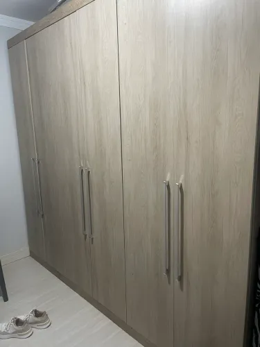 Vendo guarda roupa 6 portas