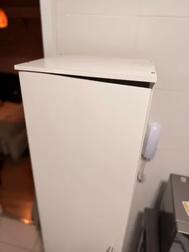 Armário 4 prateleiras com porta