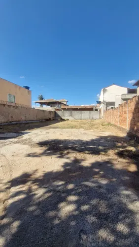 ALUGA-SE LOTE DESCOBERTO