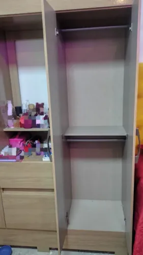 Guarda roupa de 4 portas e 2 gavetas 
