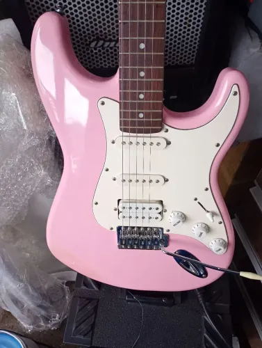 Guitarra Roza usa Califórnia seminovos