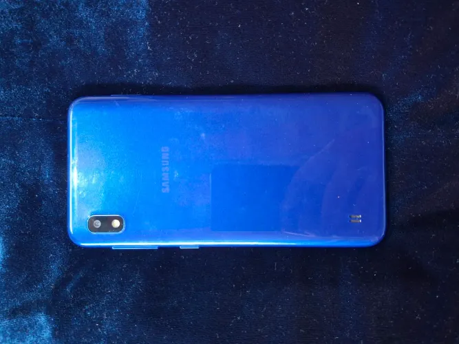 Celular Samsung a10 32gb de memória.