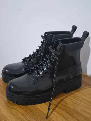 coturno tipo bota