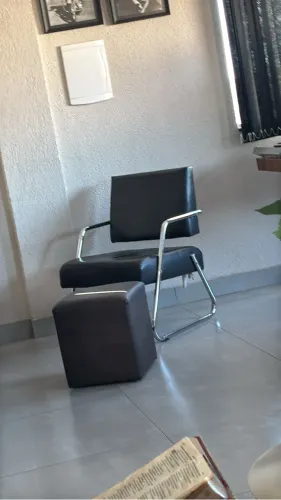 Cadeira com banquinho