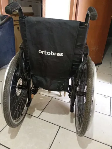 Cadeira de rodas na rua