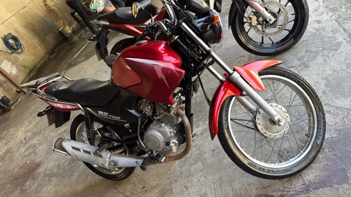 Repasse de moto YBR Yamaha factor 125cc 2011 vermelha de 7500 por 4990