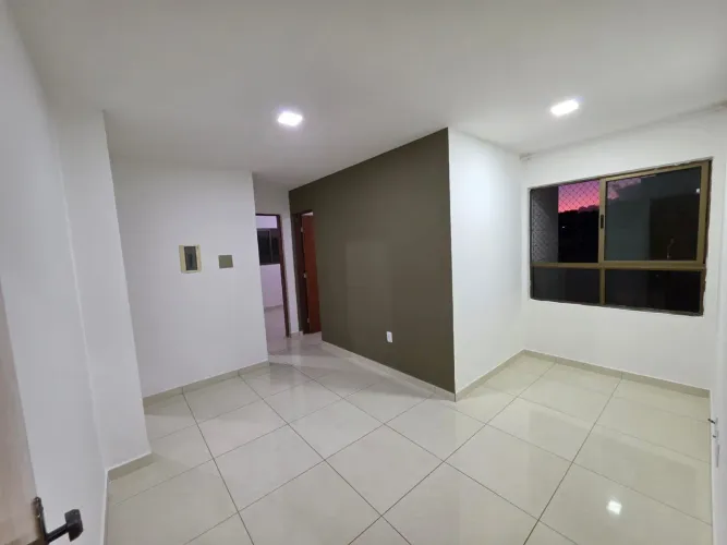 Alugo apartamento no Geisel (bem novinho)-> 02 quartos, armários, garagem coberta.