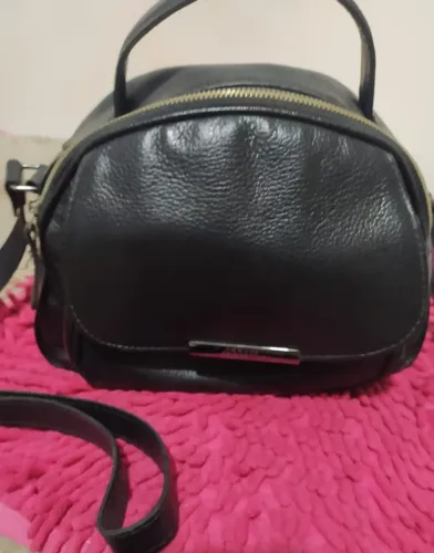 Bolsa de couro preta com alça removível