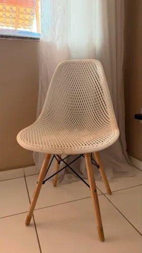 Kit com 3 Cadeiras Estilo Eames Brancas - Pés de Madeira