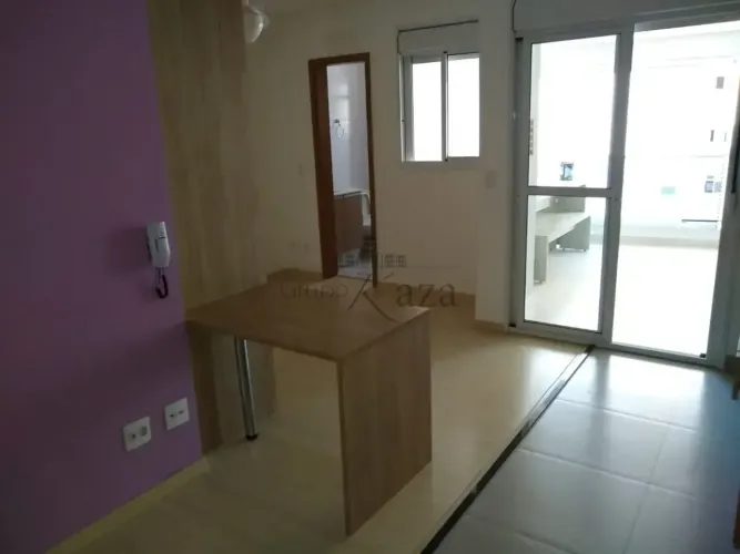 Flat de 40m² no Aquarius: 1 suíte, varanda gourmet com vidro e cozinha equipada!