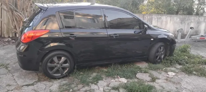 Nissan Tiida SL 1.8/1.8 Flex 16V Aut. 2012