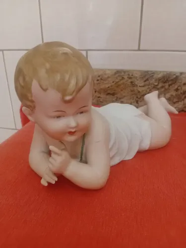 estatueta de biscuit policromado