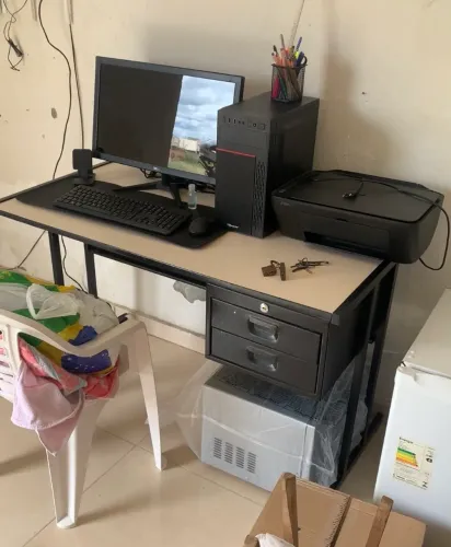 Mesa /escrivaninha