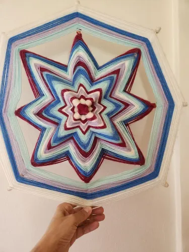 Mandala feita em lã