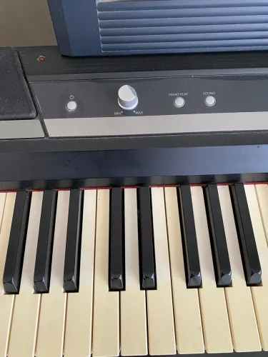 Piano digital Korg sp170
