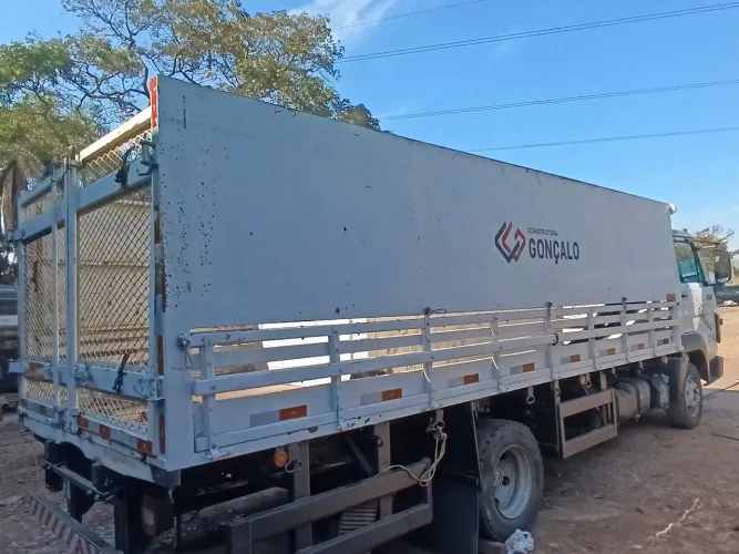 Carroceria usada com gaiola