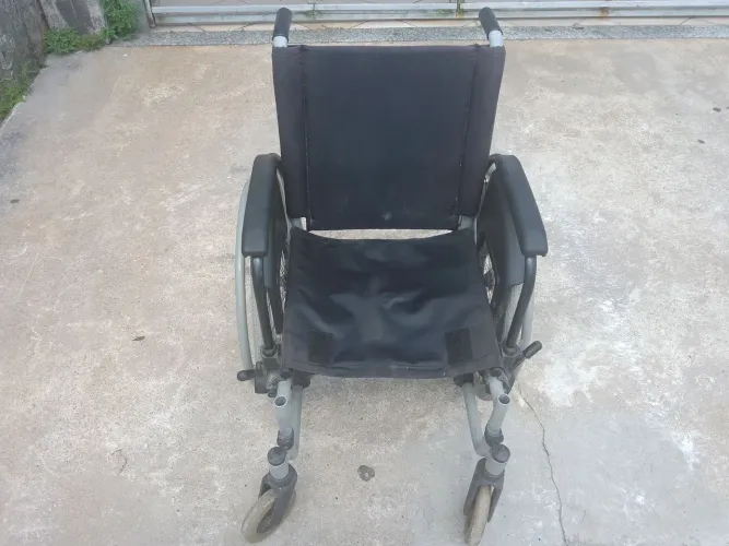 CADEIRA DE RODAS 